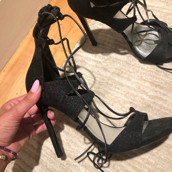 Stuart Weitzman lace up leg wrap heels - Picture 4 of 6